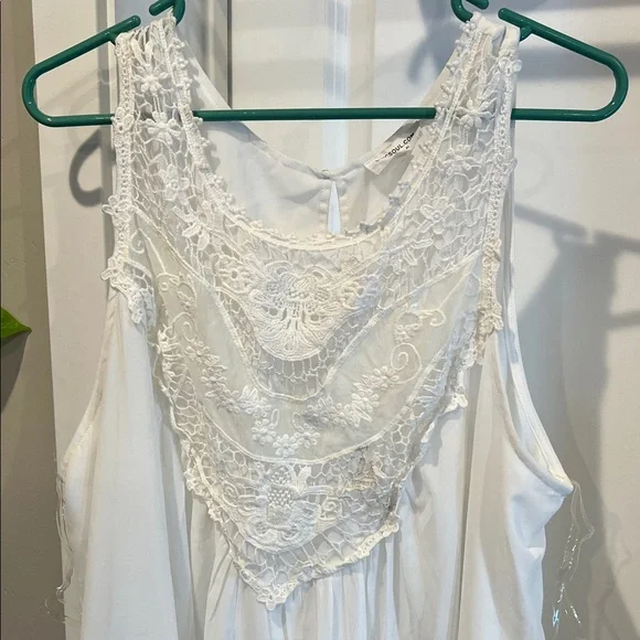 Elegant White Lace Women's Top - Picture 3 of 6